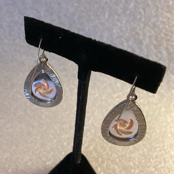 NWOT - Ricki’s Silvertone Pear Shaped Citrine Pinwheel Crystal Pierced Earrings - Picture 9 of 11